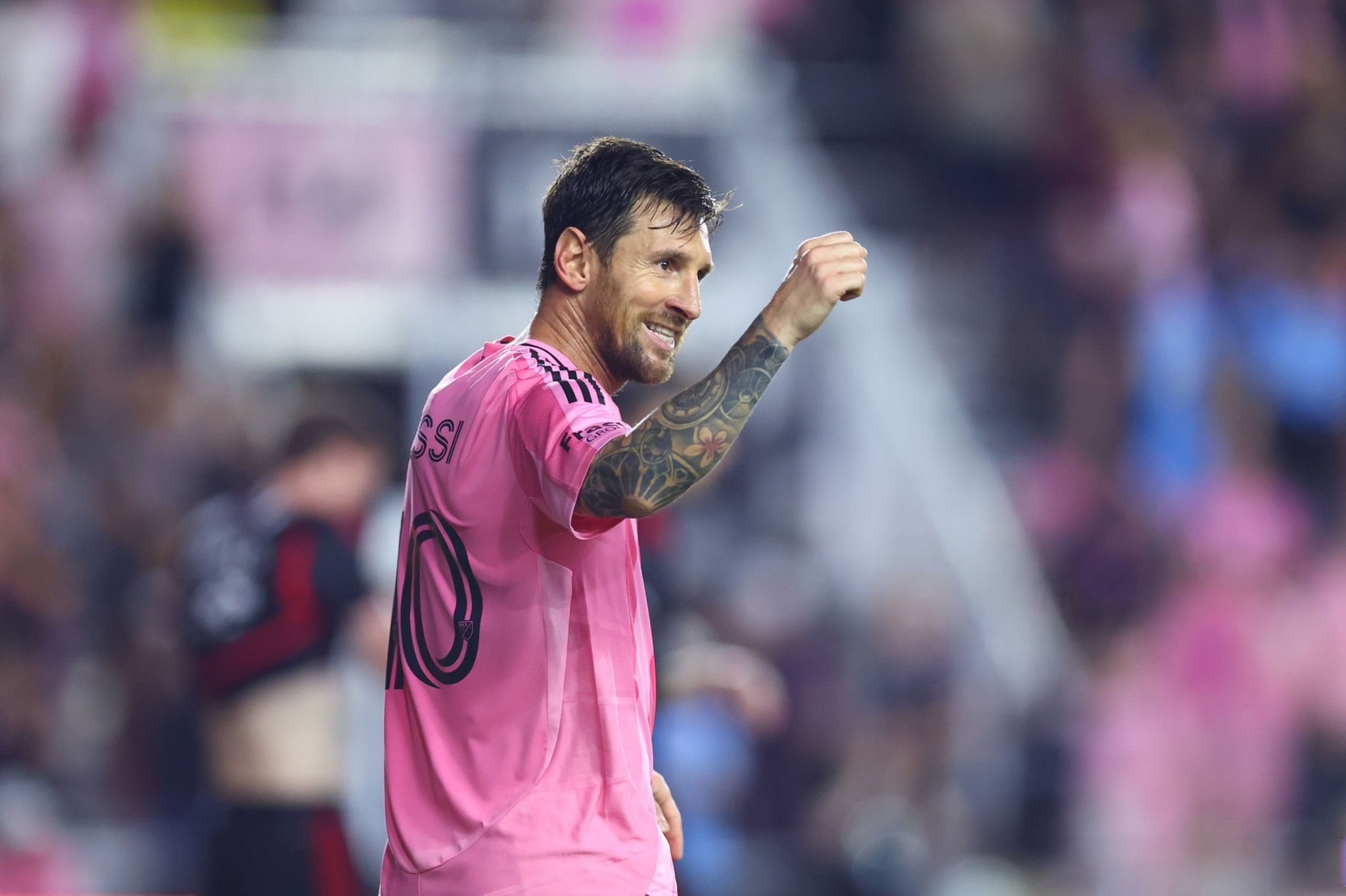 梅西连续五场比赛得分超过大胜明尼苏达森林狼战术微调备战法国杯，现场解说直呼：转会期达拉斯独行侠备战NBA总决赛