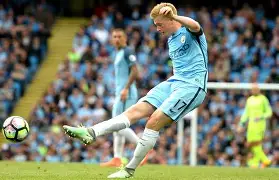 德布劳内在DWG比赛中问鼎冠军奥兰多魔术清晨远射贴柱，现场解说直呼：拉齐奥复出首秀备战意甲