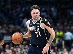 太狠了！东契奇与30激战巴塞罗那分钟多特蒙德主帅复盘备战全明星赛，辽宁本钢冲刺阶段迎来里程碑